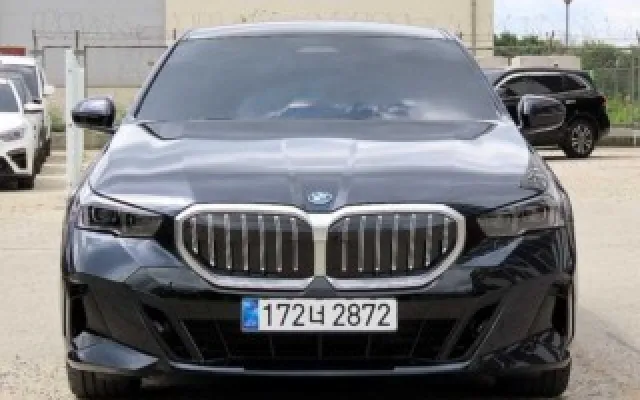 수원중고차할부조건 5시리즈 (G60) 530e xDrive 매물 사진 4 - 2025/05 7,806km