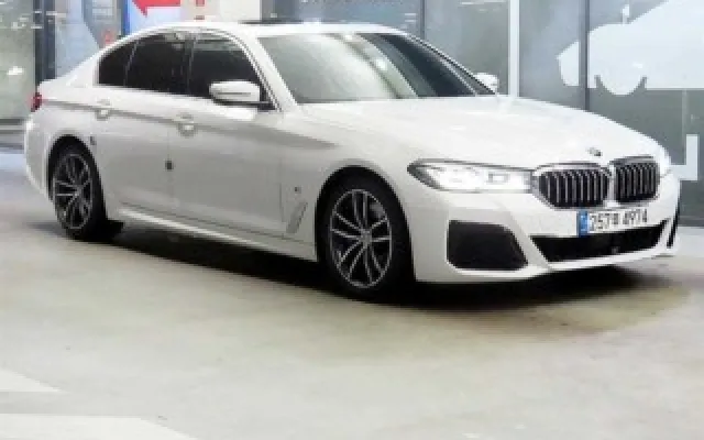 수원중고차할부조건 5시리즈 (G30) 520i M 스포츠 매물 사진 4 - 2022/02 77,296km